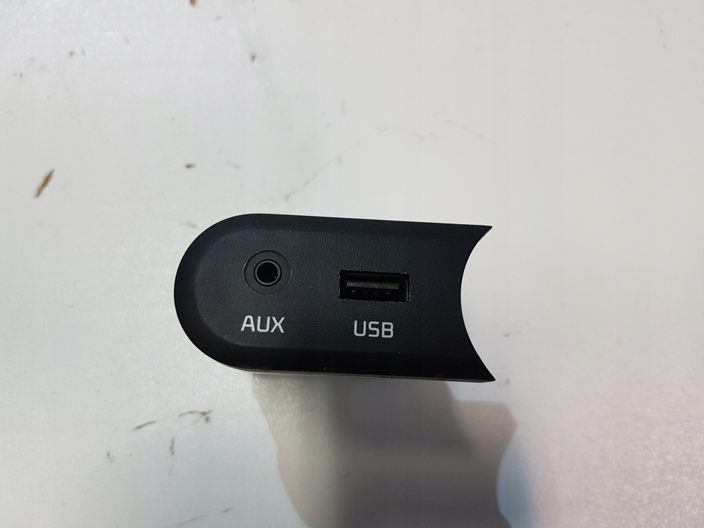 KIA CEED II SW gniazdo złącze panel aux usb 7698875655 oficjalne
