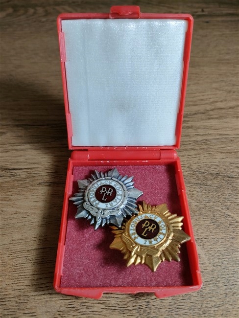 2x medal PRL Przodujący kolejarz srebrny i złoty