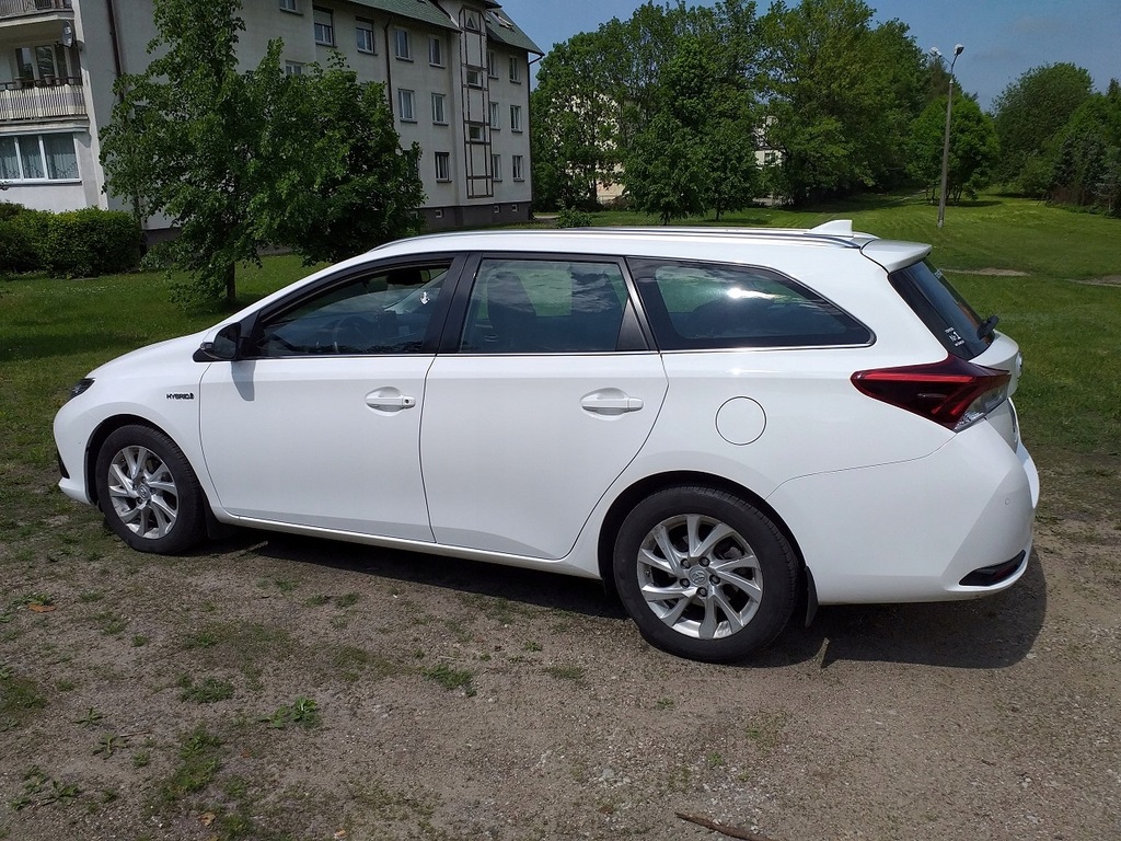 Sprzedam Toyota Auris Kombi Hybrid Netto Oficjalne Archiwum Allegro