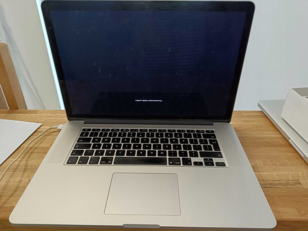 Apple Macbook Pro A1398 10,1 /Na Części