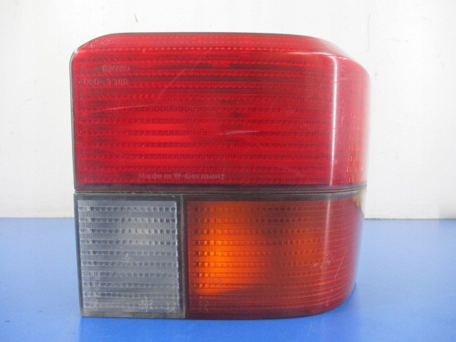 VW TRANSPORTER T4 LAMPA TYŁ PRAWA +WKŁAD ORYGINAŁ