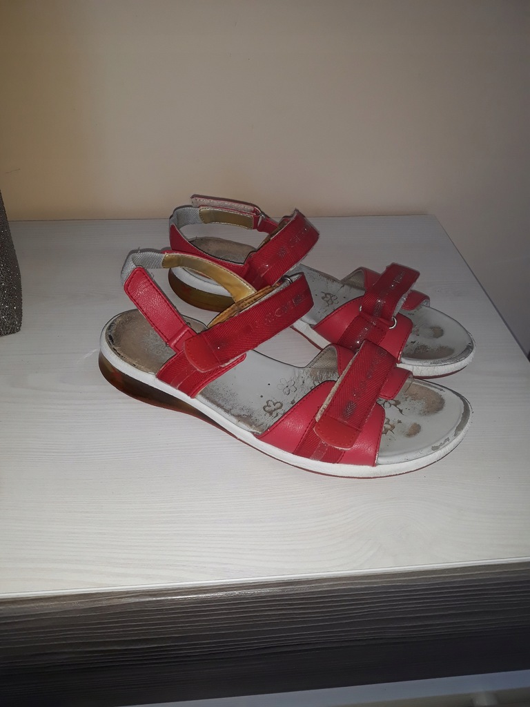 Sandały skorzane czerwone Geox 39