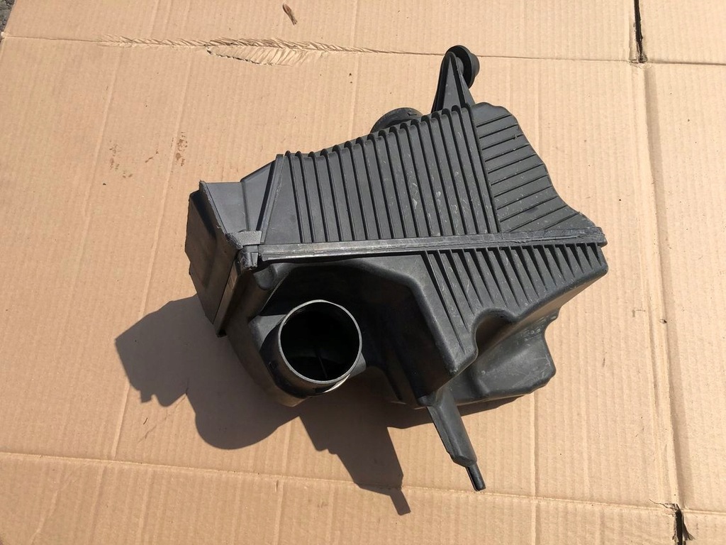 OBUDOWA FILTRA POWIETRZA 8200166611C MEGANE II 1.6
