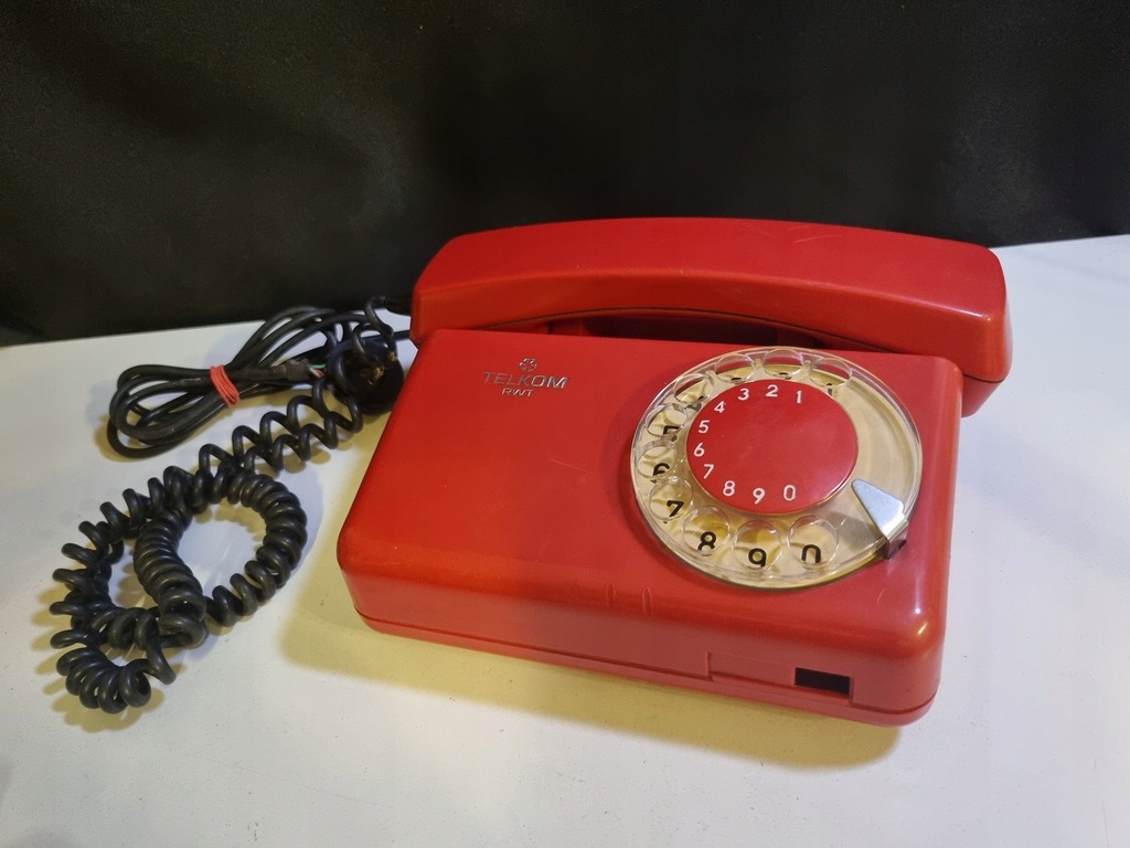 Retro Telefon stacjonarny tarczowy Telkom RWT Tulipan, czerwony jak PZPR