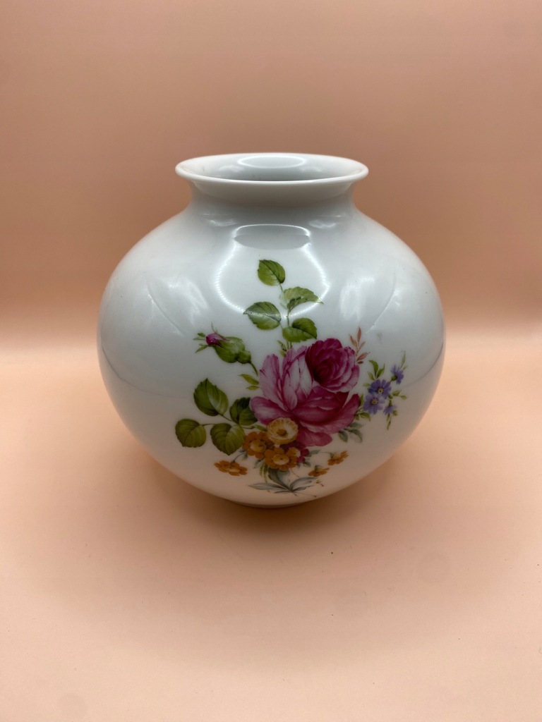 Biały wazon z motywem kwiatowym Kaiser