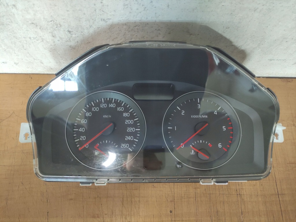 Volvo s40 II v50 2,0D Licznik zegary kpl, 30765310