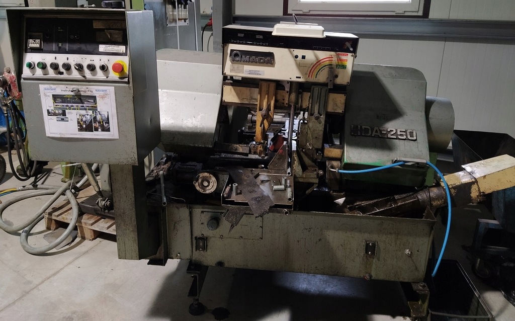 Piła taśmowa AMADA HDA-2500-automat
