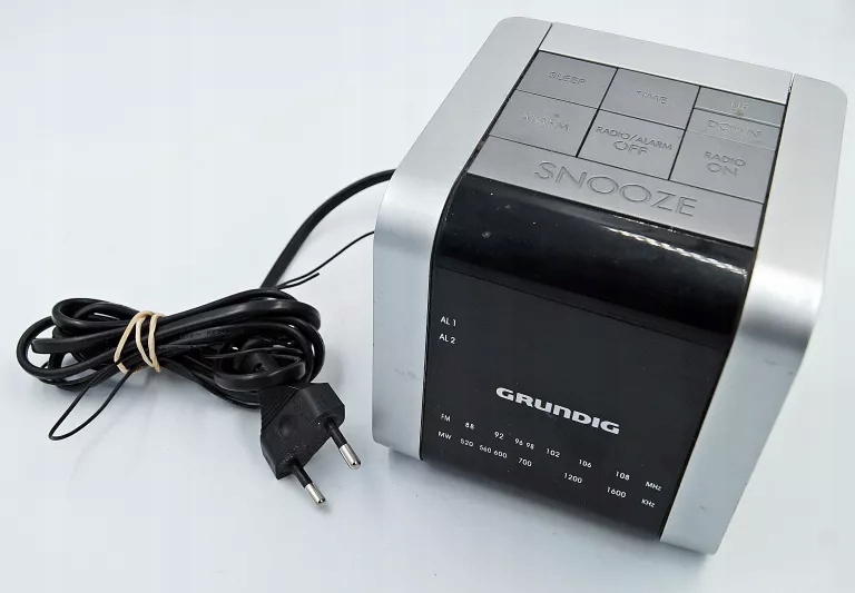 RADIOBUDZIK GRUNDIG SONOCLOCK 560