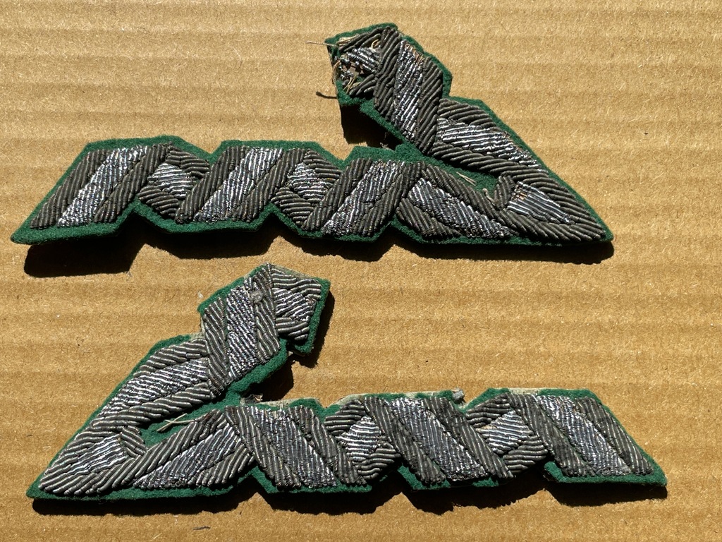 Wężyki oficerskie na kołnierz munduru