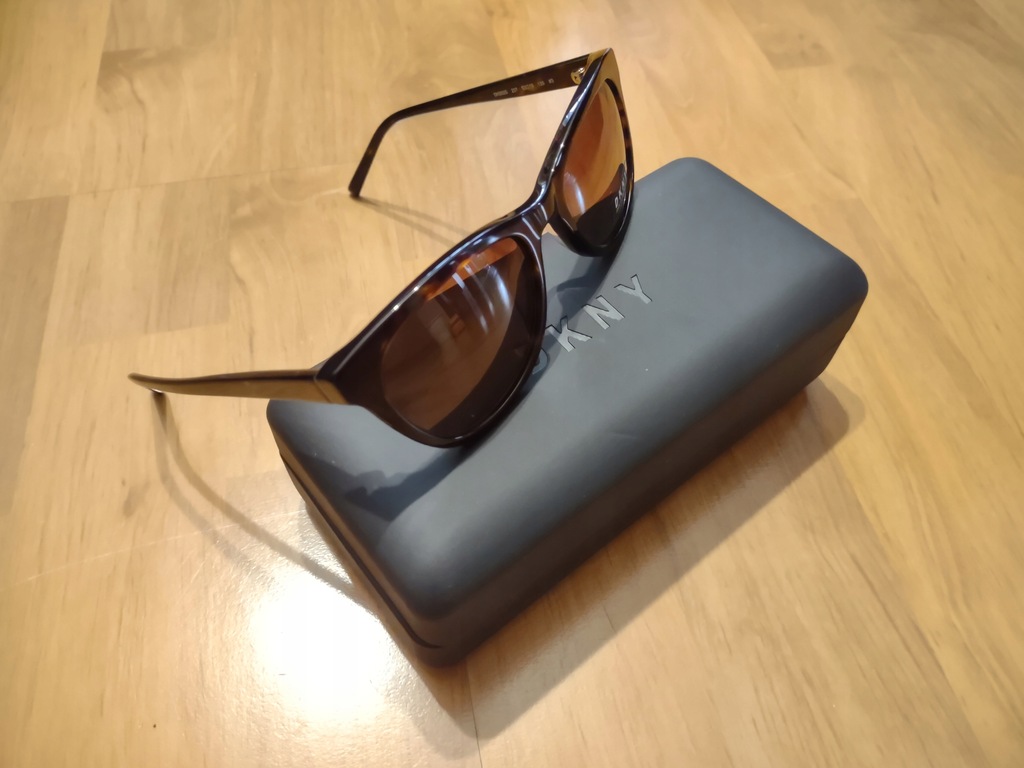 Okulary przeciwsłoneczne DKNY 502S