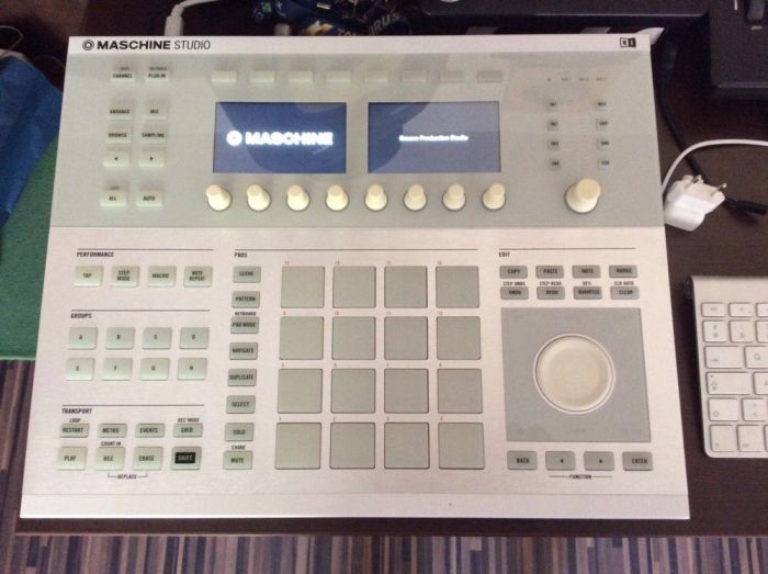 Native Instruments Maschine Studio