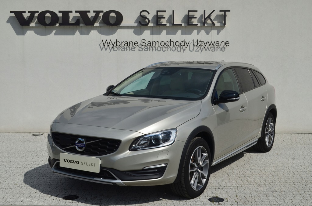 VOLVO V60CC 245KM AWD AUTOMAT SUMMUM SALON PL FV23