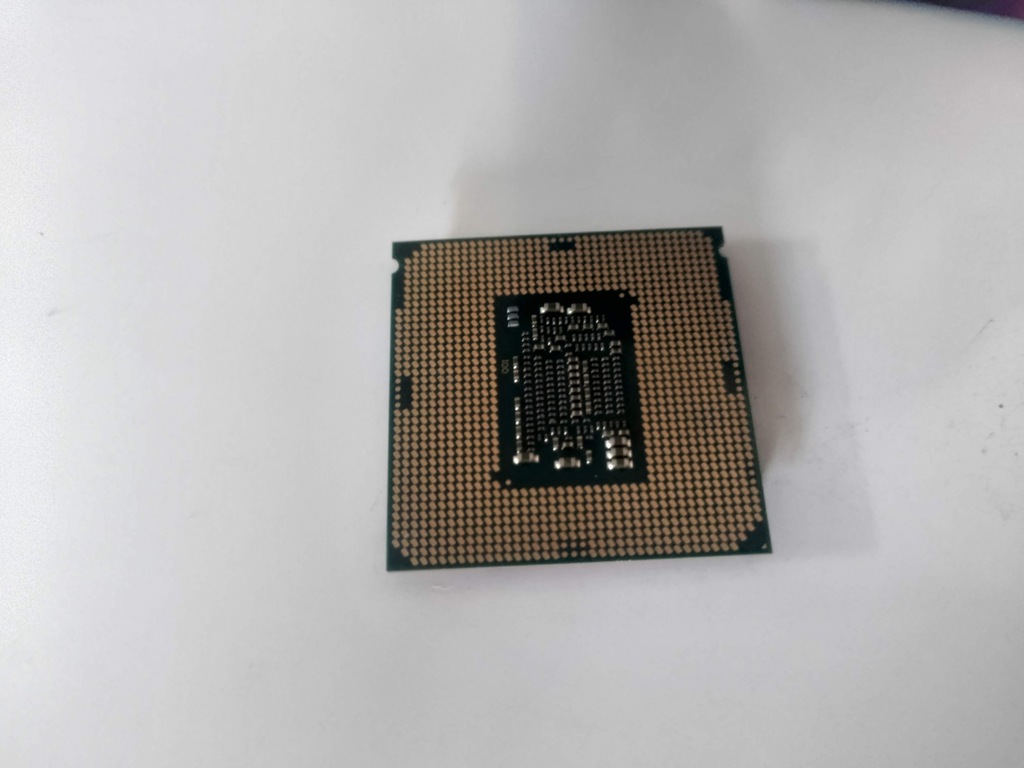 Купить Процессор Intel Core i7-7700K, IHS COPPER, КОРОБКА: отзывы, фото, характеристики в интерне-магазине Aredi.ru