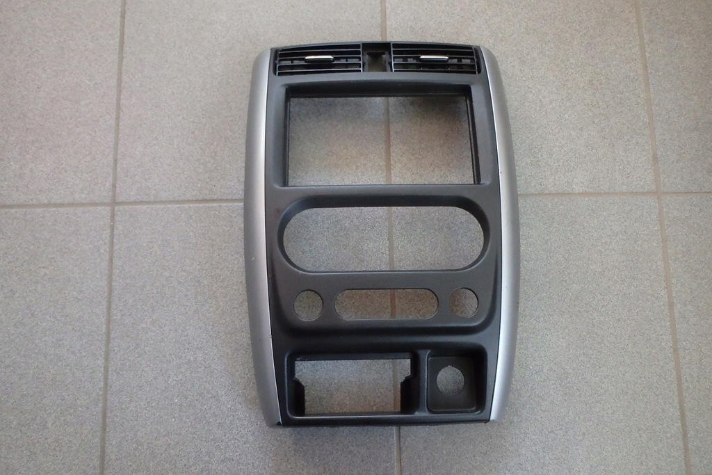 Suzuki Jimny ramka obudowa radia 98-17