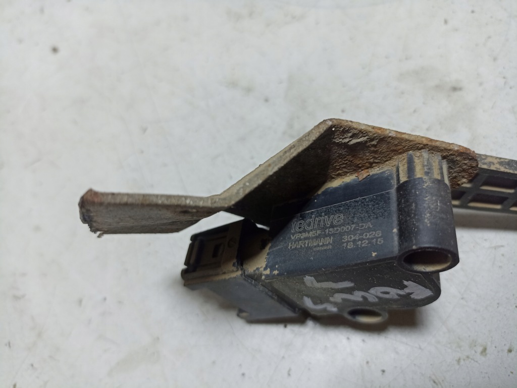 3点確認用 FORD FOCUS MK3 RS CZUJNIK POZIOMU WYSOKOŚCI LAMP G1FY-13D034-AA