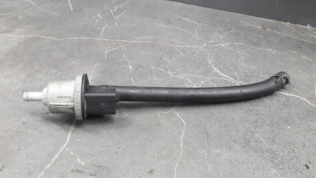 058133517b zawor cisnienia paliwa vw jetta III 1.6 b