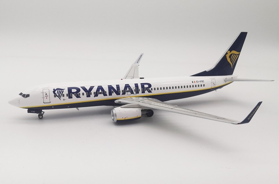 Купить Модель самолета Боинг 737-800 Ryanair 1:200: отзывы, фото, характеристики в интерне-магазине Aredi.ru
