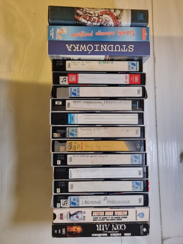 Купить Видеокассеты VHS, 16 шт., разные, 4 зл./шт.: отзывы, фото, характеристики в интерне-магазине Aredi.ru