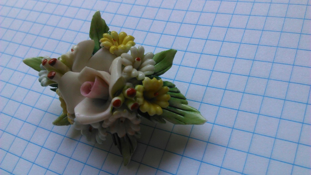 broszka porcelana bukiet kwiaty unikalna jedyna