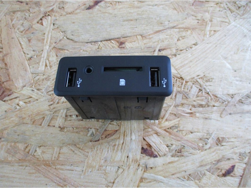 ADAPTER CZYTNIK AUX SD USB RENAULT MEGANE IV - 12514043066 - oficjalne ...