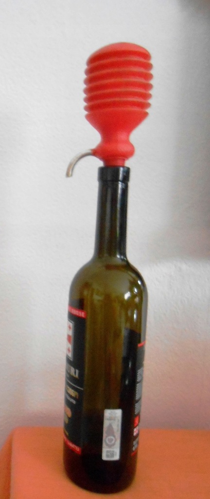 Pompka do butelki z winem - PRL
