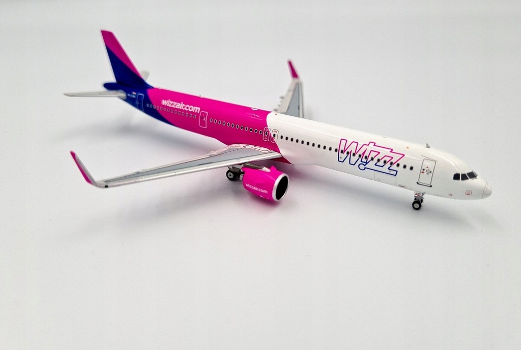 Model samolotu Airbus A321neo Wizzair HA-LVH 1:400