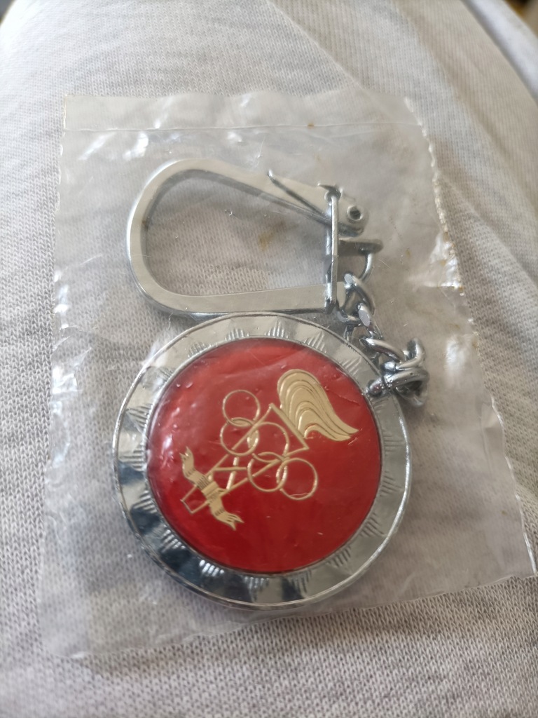 Kolekcjonerski Brelok PRL SZS Olimpiada nowy (1)