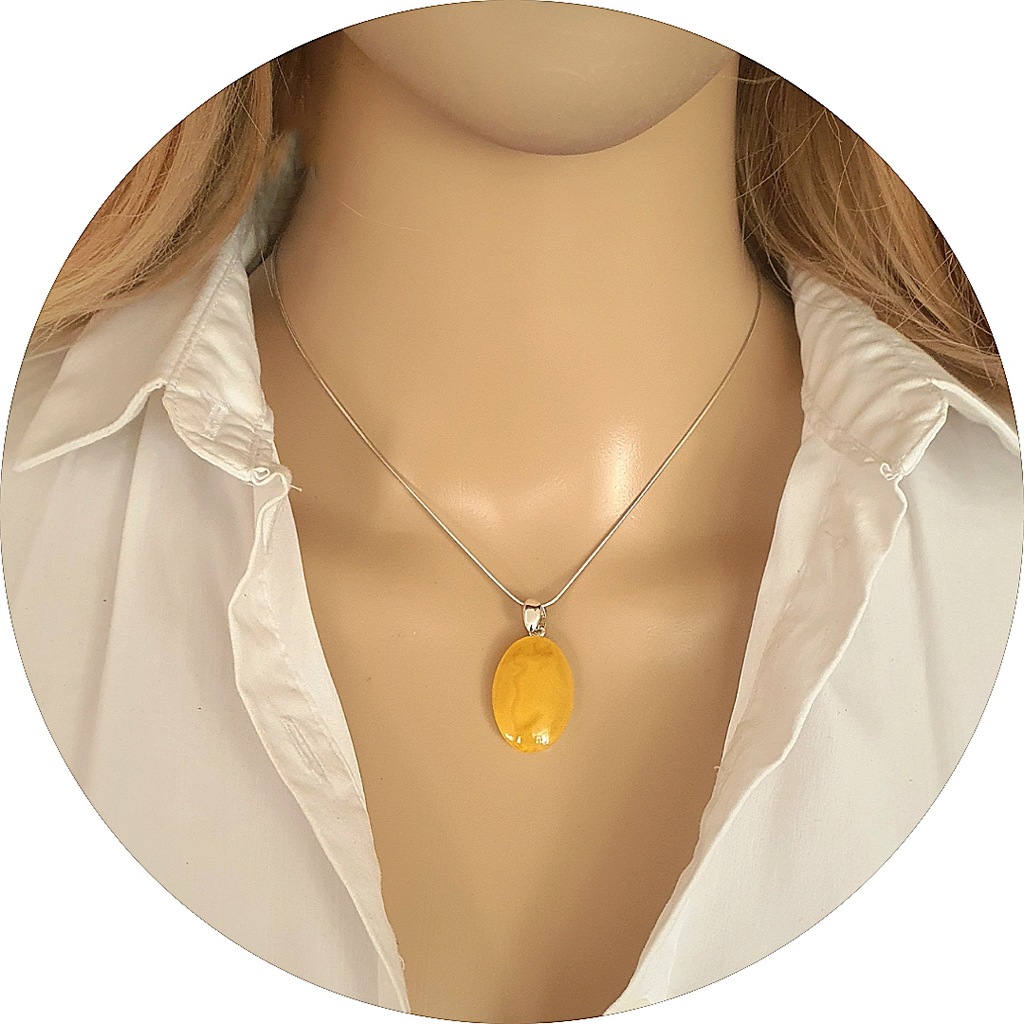 KLASYCZNY ELEGANCKI SREBRNY WISIOR I JASNY NATURALNY BURSZTYN