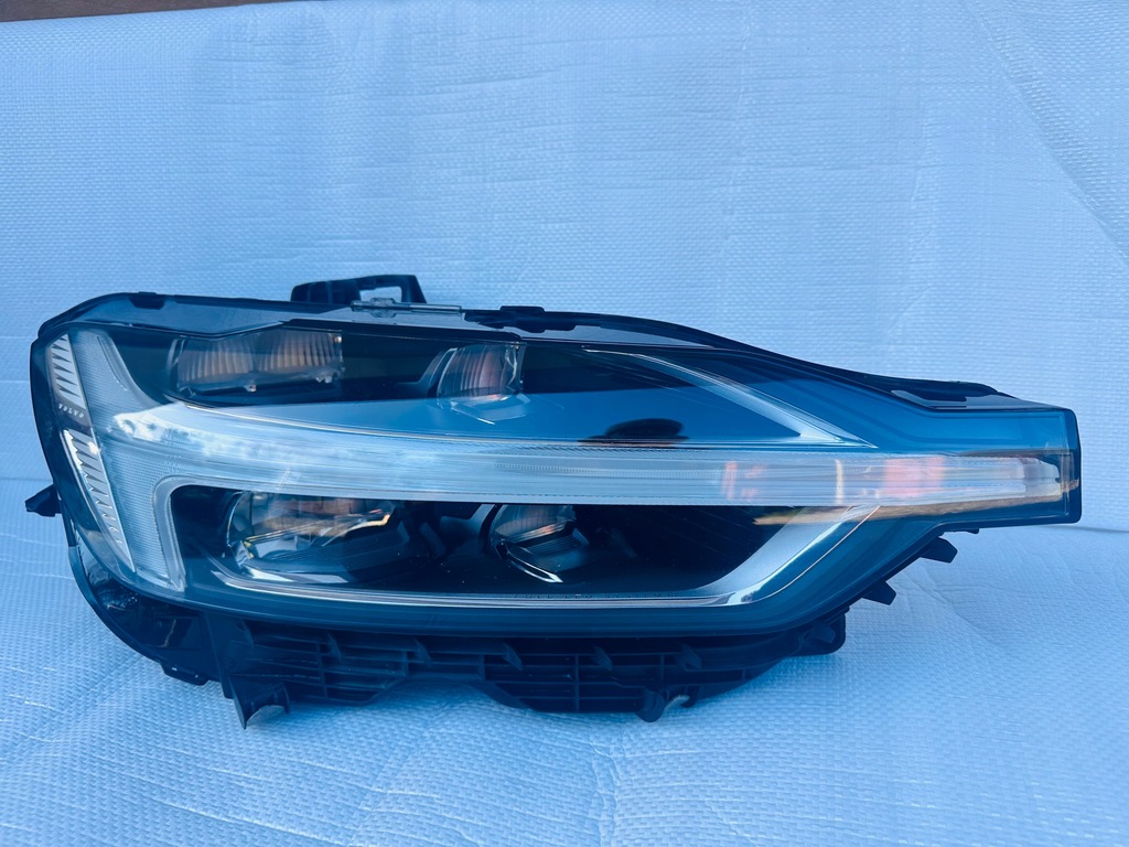 Reflektor VOLVO XC60 II FULL LED 31420418