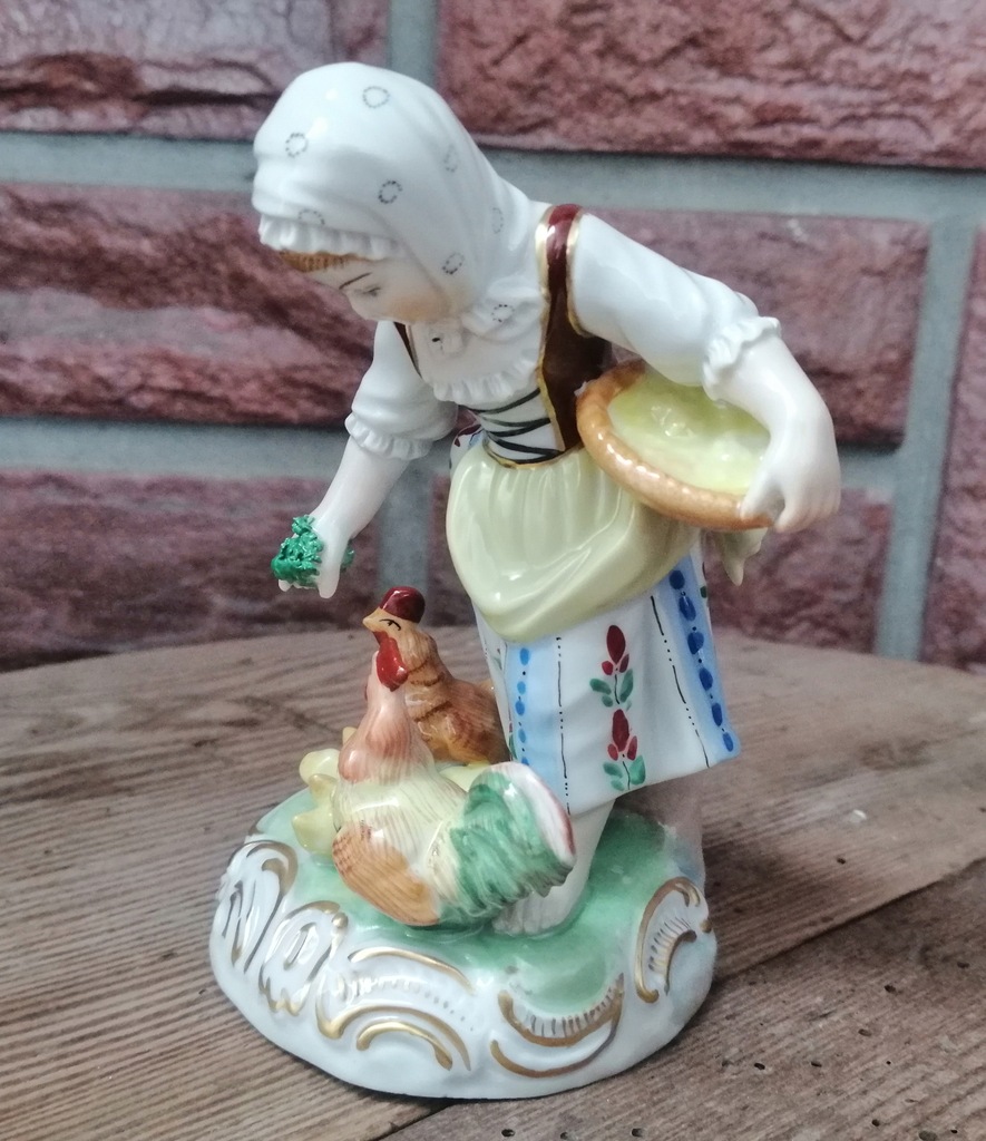 Drezno Dresden figurka kobieta karmiąca kury