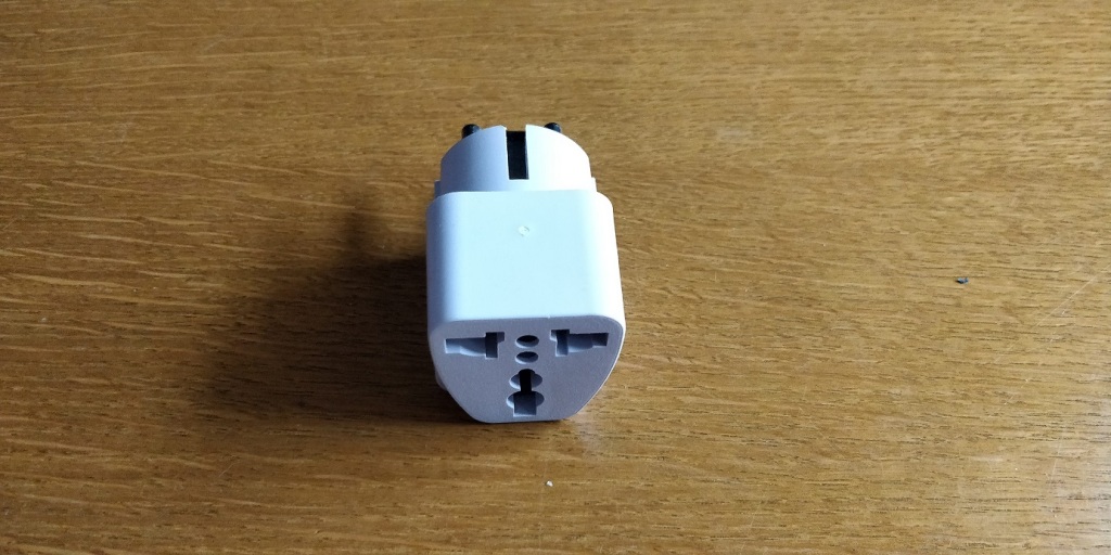 Adapter sieciowy Przejściówka UK Polska. Nowy.