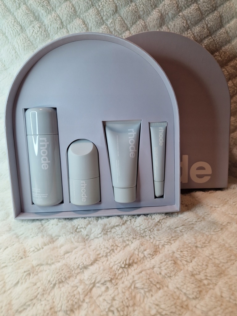 フェイスクリーム Rhode set The Rhode Kit zestaw czterech kosmetyków z kosmetyczką