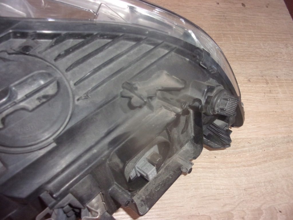 lampa przednia volvo c30 lift xenon lewa europa