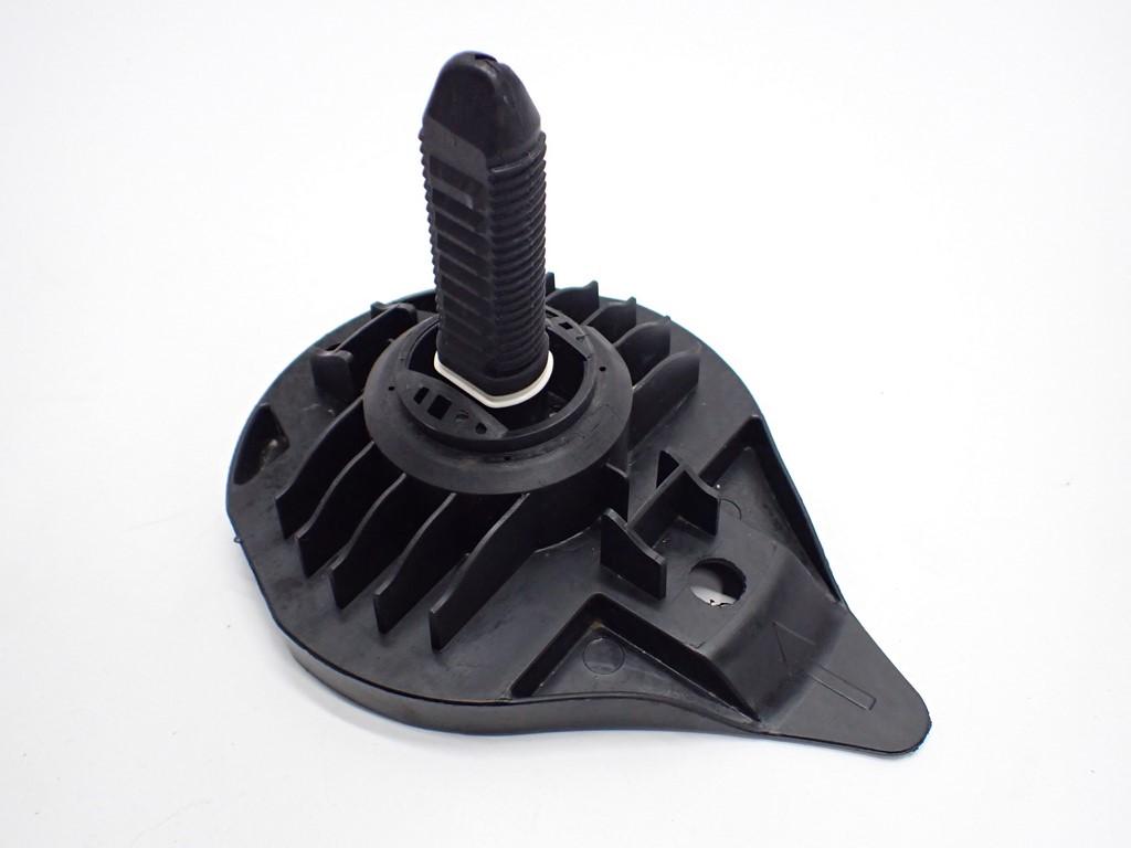 アクセサリー ren WINDA MOCOWANIE KOŁA ZAPASOWEGO 8200922466 RENAULT CLIO IV 18R