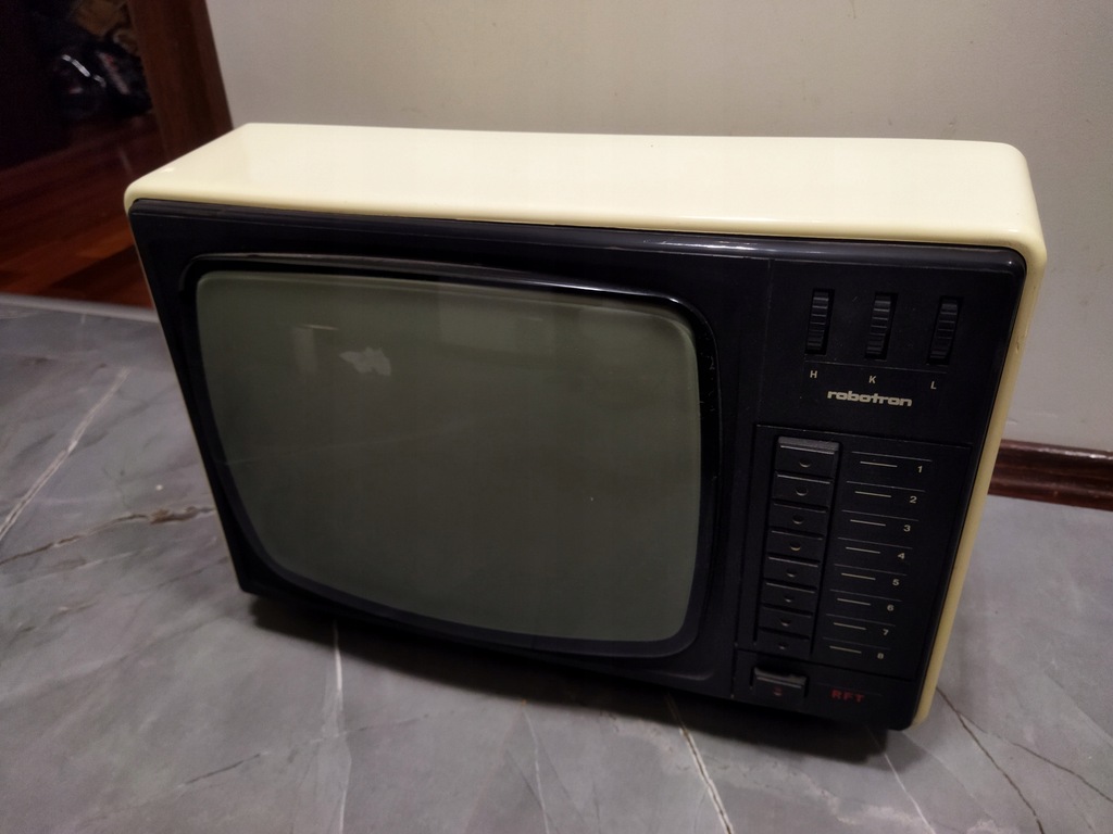 Telewizor RFT Robotron RF3301 DDR lata 80 kineskopowy CRT