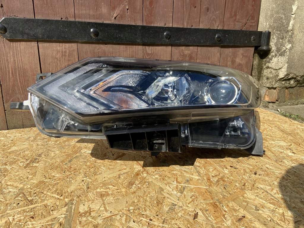 LAMPA LEWA PRZÓD NISSAN QASHQAI J11 LIFT 10747970714