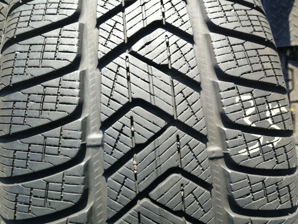 235/65R17 PIRELLI SCORPION WINTER