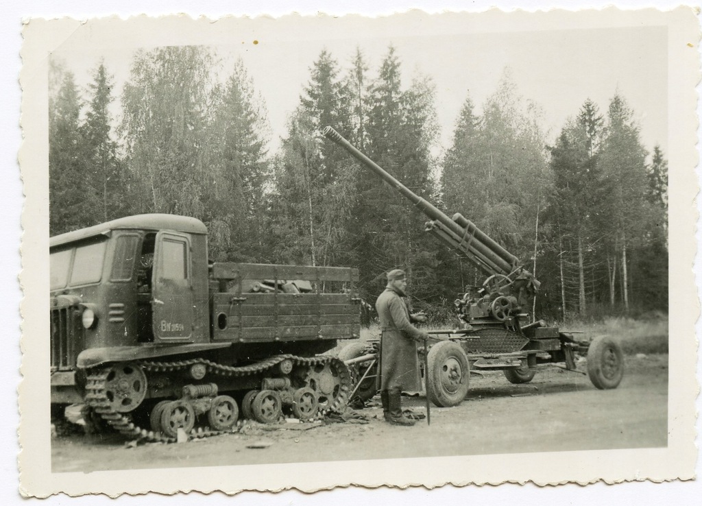 FRONT WSCHODNI-radziecka armata pojazd gąsienicowy