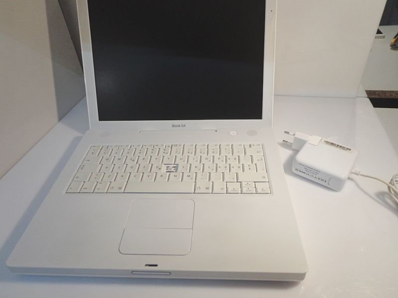 LAPTOP APPLE IBOOK G4 (A1055) + ŁADOWARKA