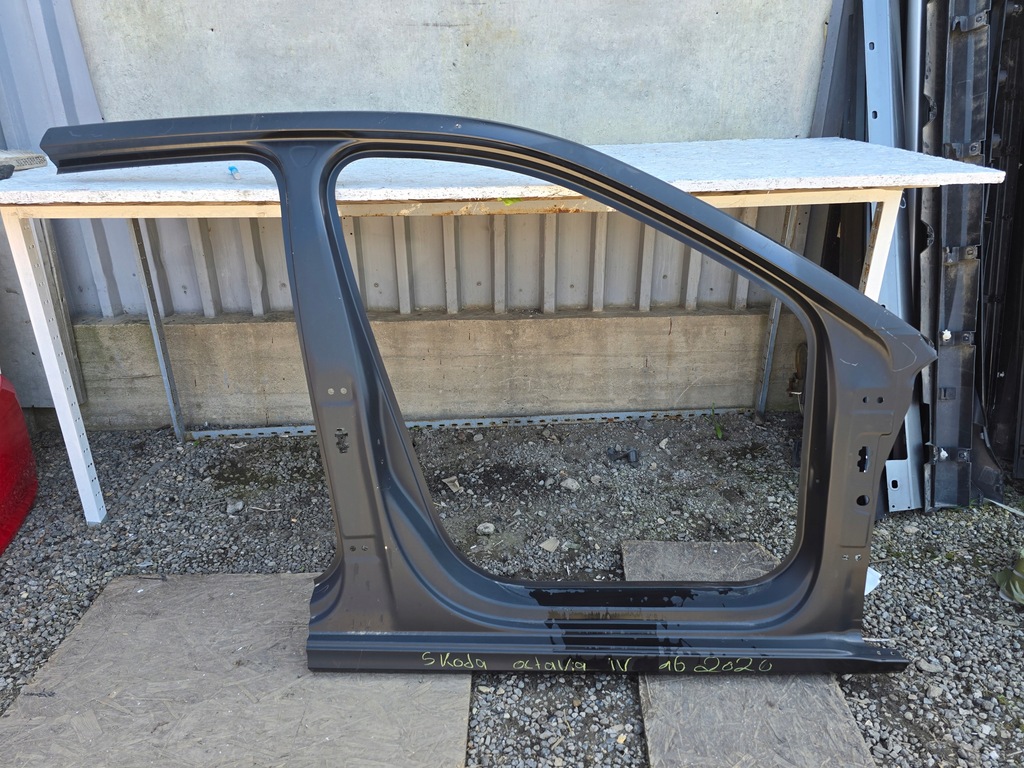SKODA OCTAVIA IV 4 PRÓG SŁUPEK PRAWY POSZYCIE NOWE