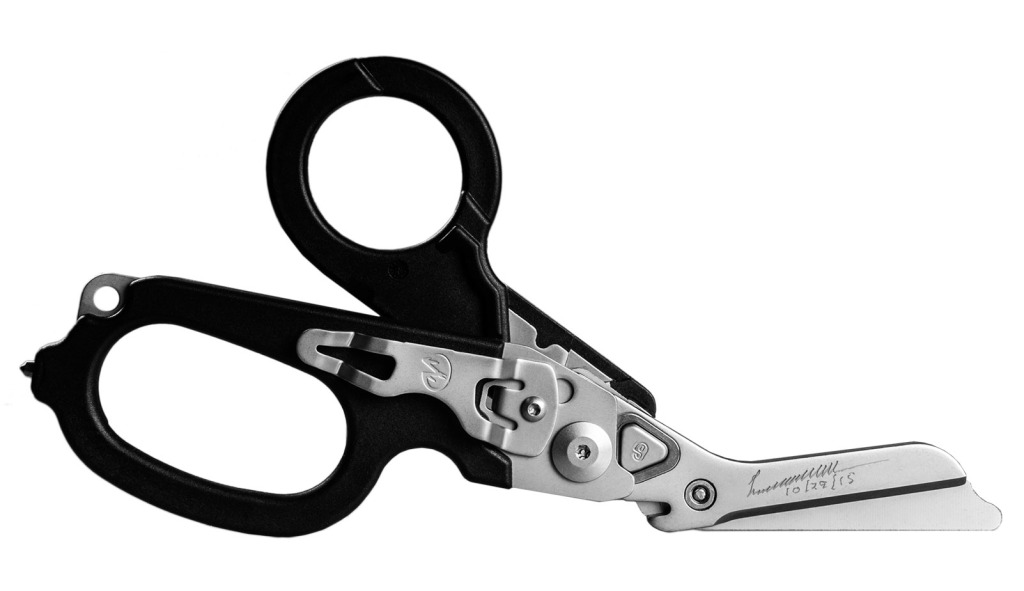 Multitool Leatherman Raptor z autografem twórcy