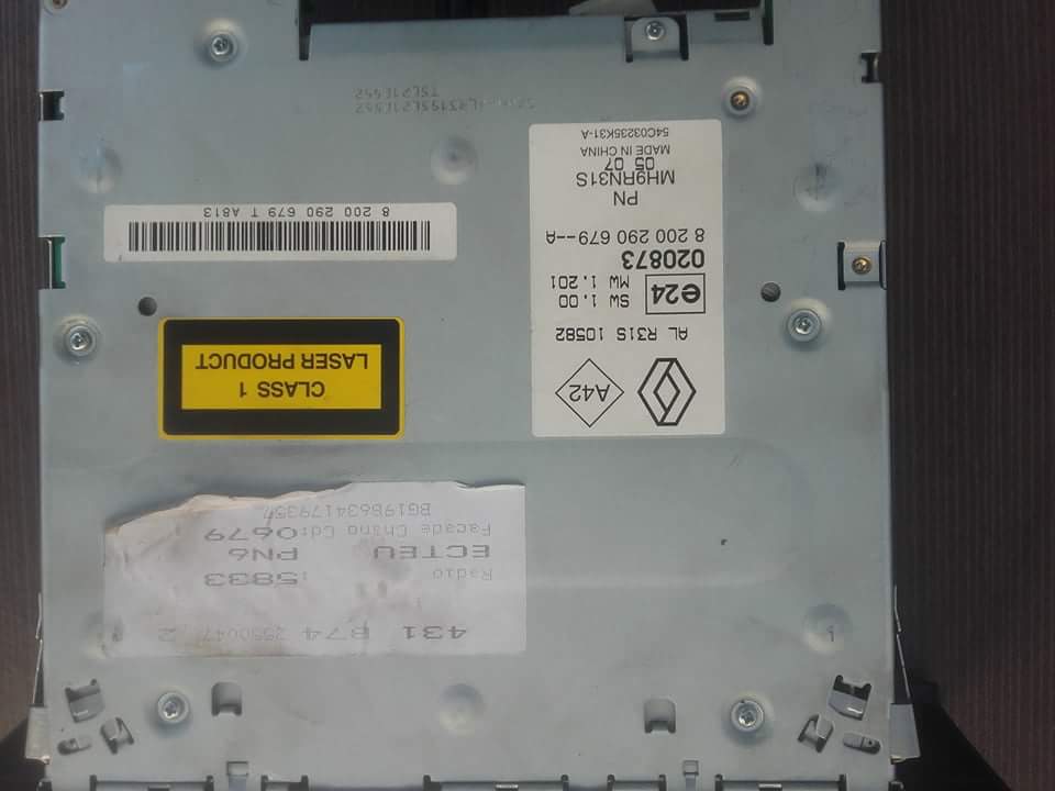 RENAULT LAGUNA II RADIO CD 8200290679A CABASSE