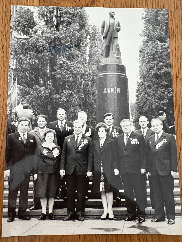 Zdjęcie ZSRR. Kijów. Weterani pod pomnikiem Lenina. (1163)