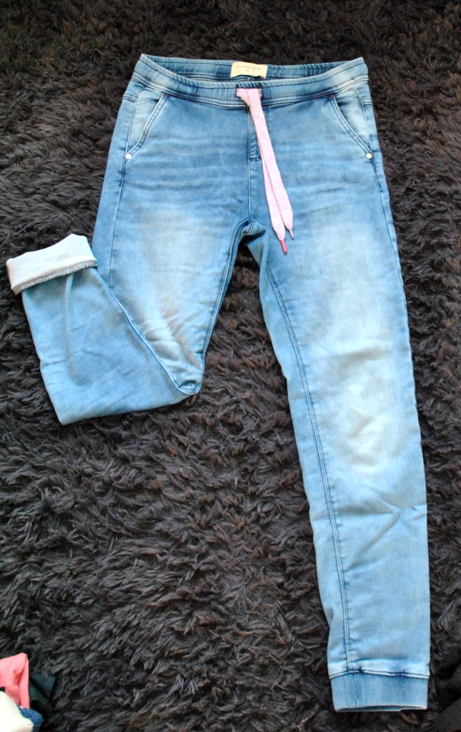 Reserved spodnie jeans slim fit skinny joggersy