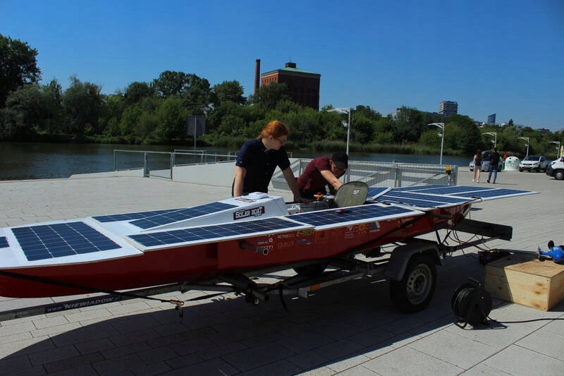Zaproszenie do warsztatu PWr Solar Boat Team oraz metalowe serce WOŚP