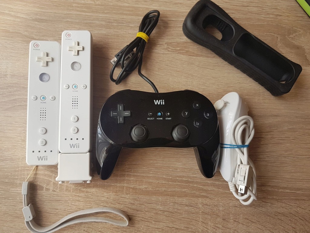 Nintendo Wii Remote + motion plus + Nunchuk + Pro