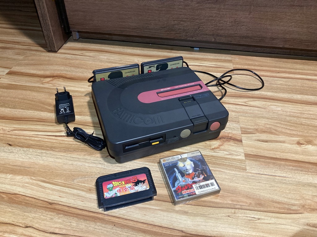 Konsola Sharp Twin Famicom - jak Nintendo Famicom (NES) Pegasus