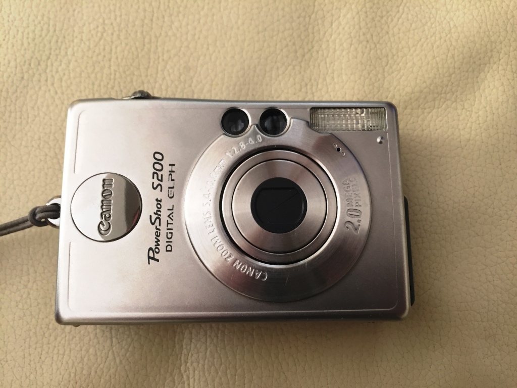 Canon PowerShot S200