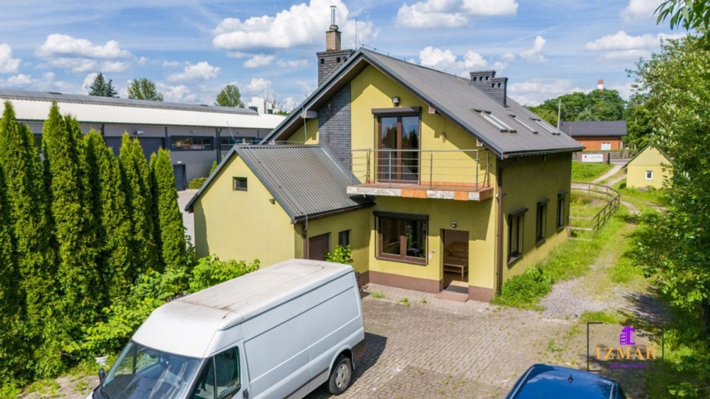 Komercyjne, Dąbrowa Górnicza, 142 m²