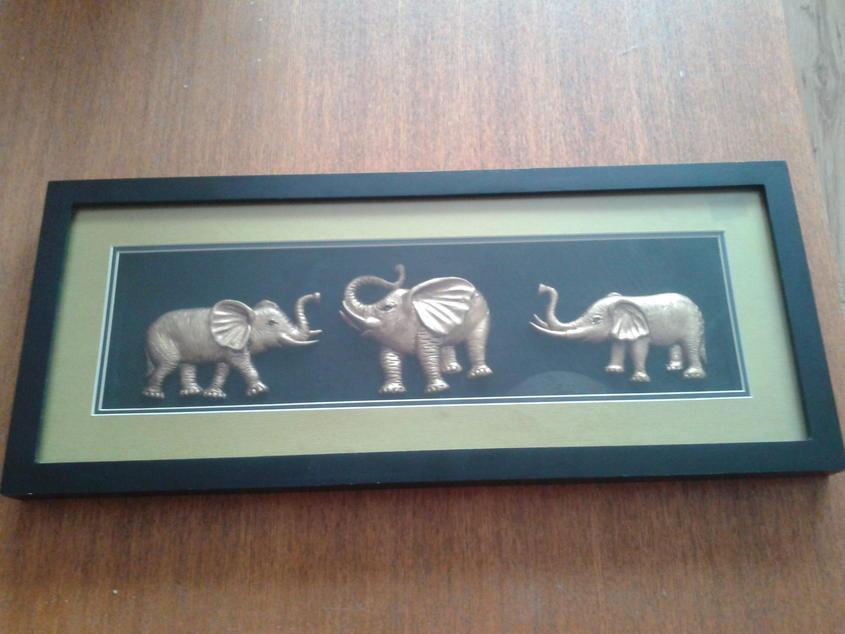 Ręcznie wykonana - rama ze słoniami 3-D za szybą